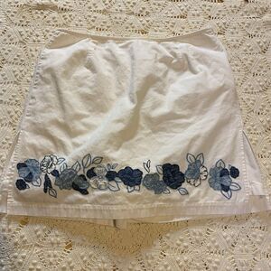 Liz Claiborne Lizwear Jeans (14) White Skort - Skirt Bottom Blue Embroidery